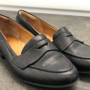 Clark's Women's Black Leather Loafer